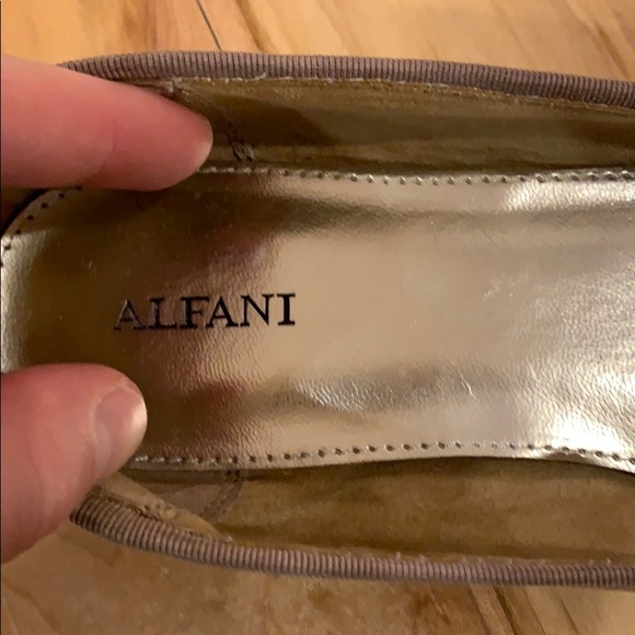 Alfani Flats - Picture 5 of 5